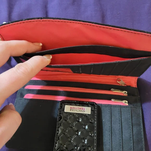 NWOT Kenneth Cole Reaction Wallet - Picture 6 of 7